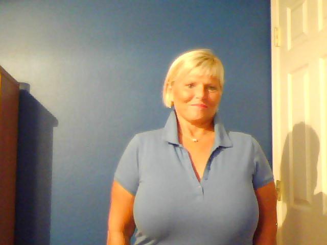 25P Mature women with big tits 