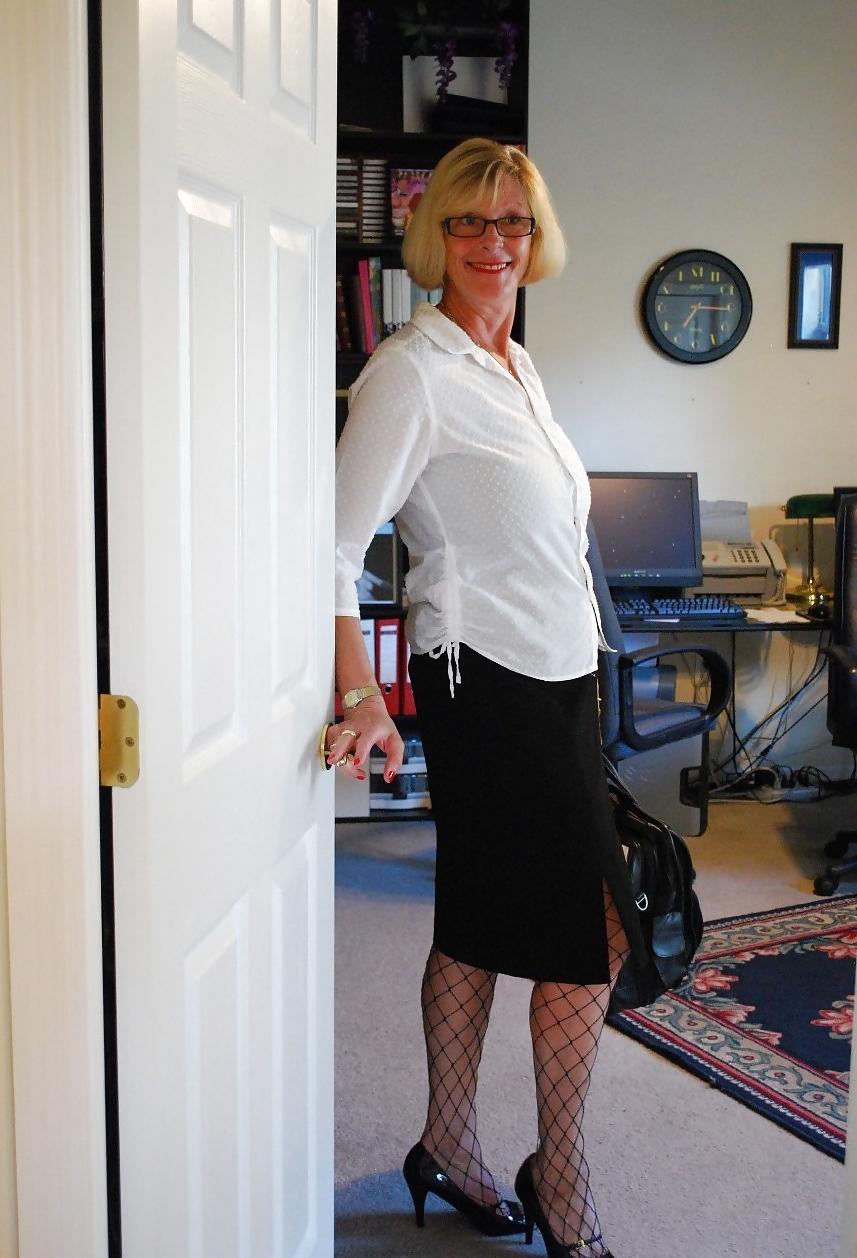 25P Mature women with big tits 