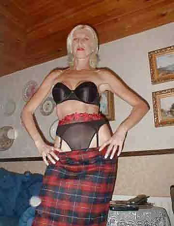 25P Lean leggy American mature lady 2