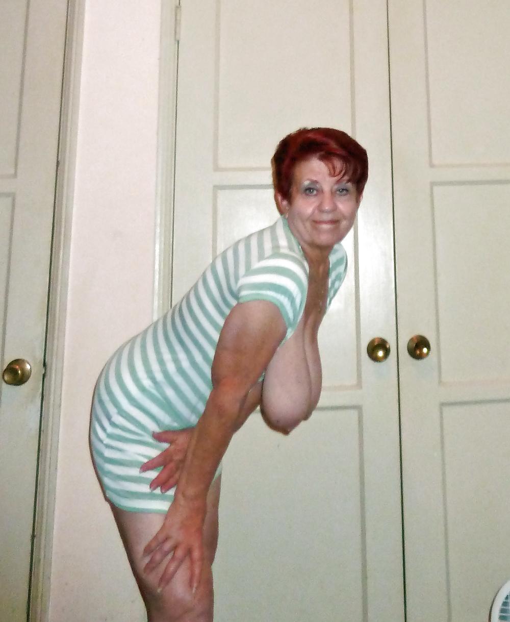 25P Real Amateurs Let Their Tits Hang 3