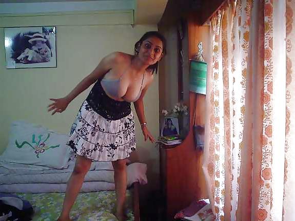 12P Hot Indian babe nude