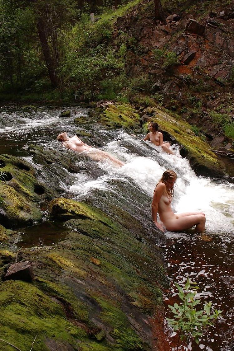 19P Hot and wet babes 