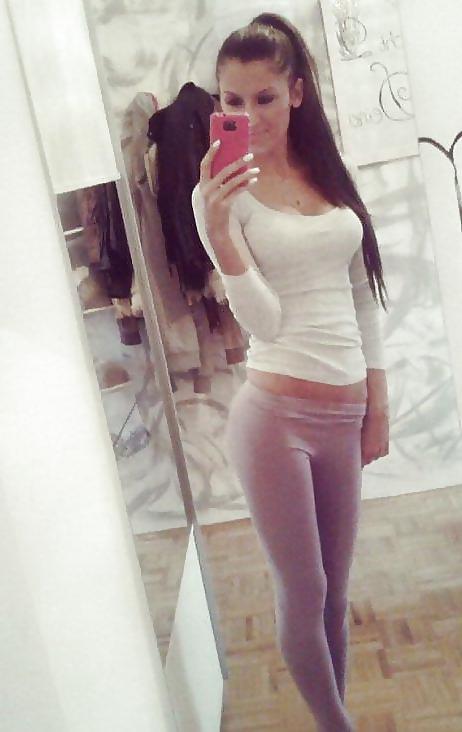 25P Domace cice u tajicama-spandex ass