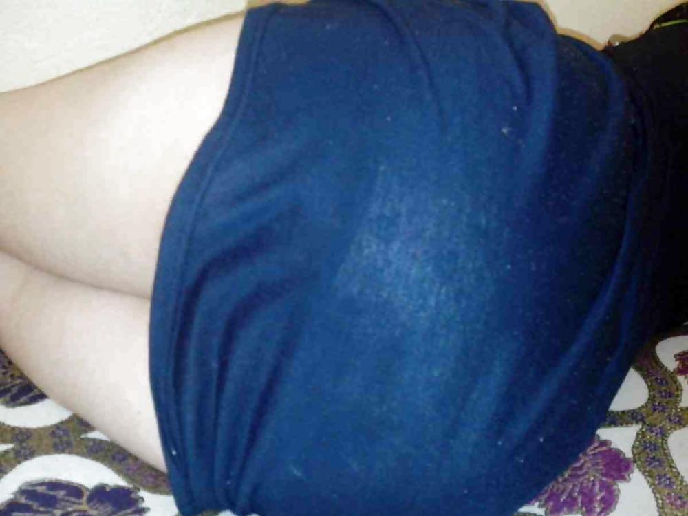 22P Khaliji arab wife with her husband