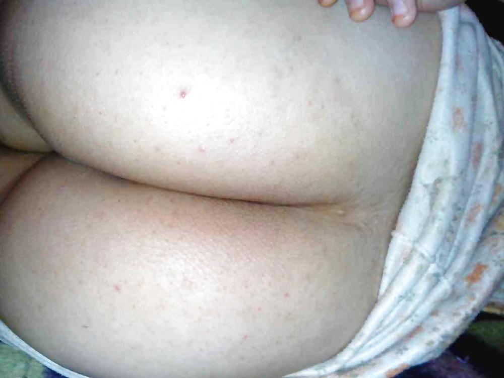 22P Khaliji arab wife with her husband
