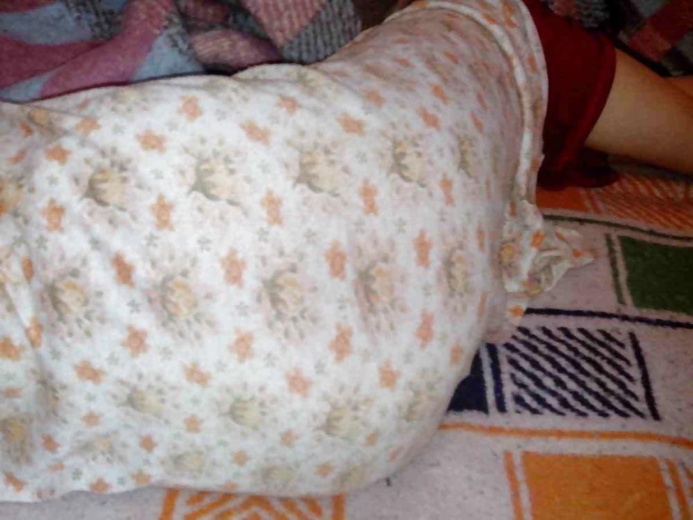 22P Khaliji arab wife with her husband