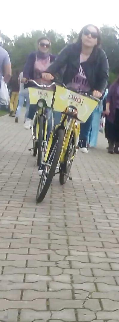 25P Spy sexy women in bicycle romanian