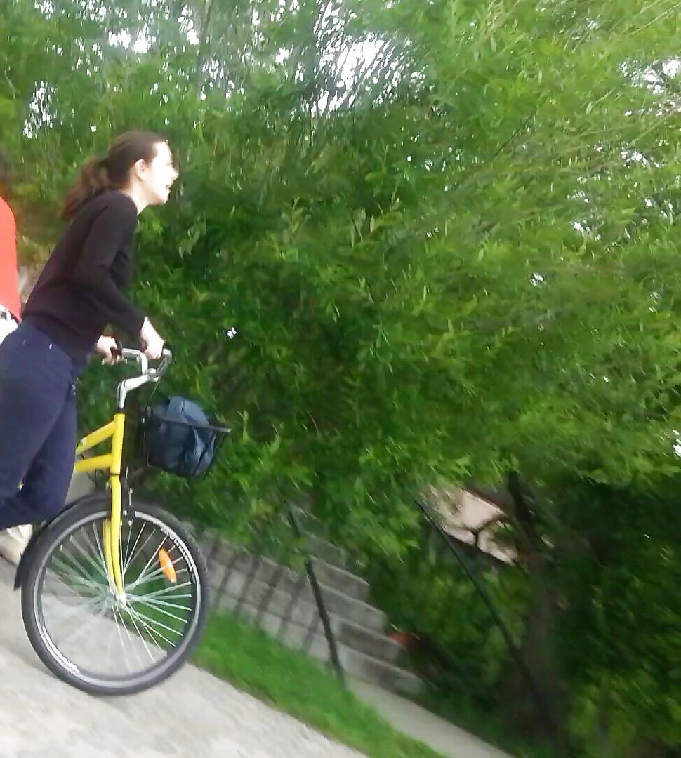 25P Spy sexy women in bicycle romanian