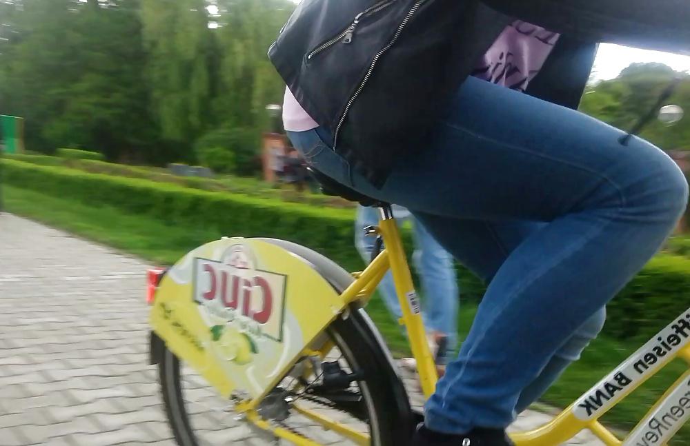 25P Spy sexy women in bicycle romanian