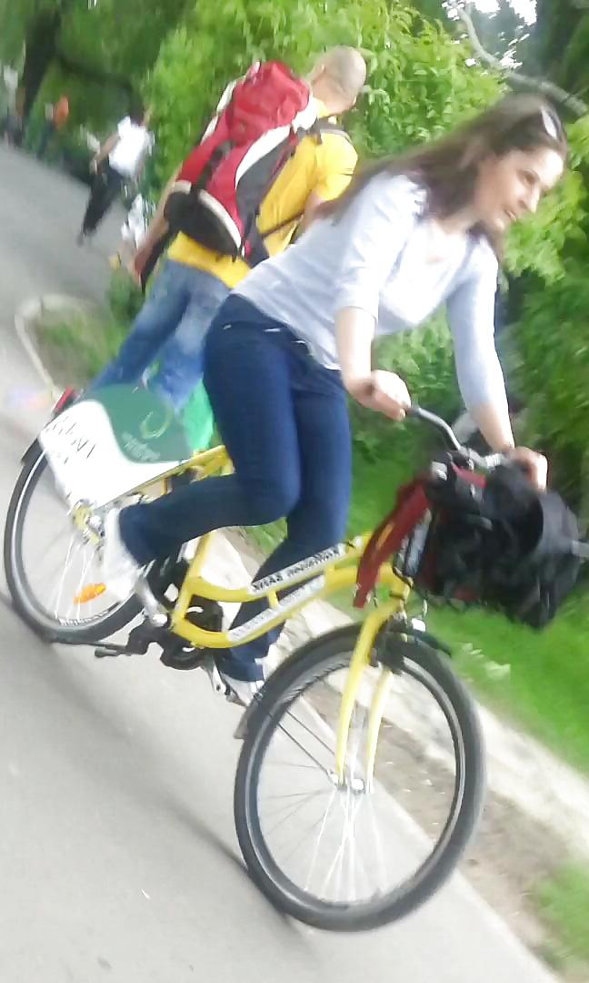 25P Spy sexy women in bicycle romanian