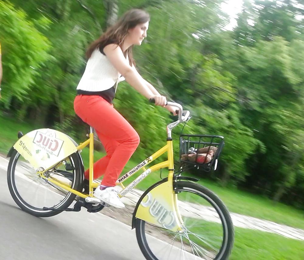 25P Spy sexy women in bicycle romanian