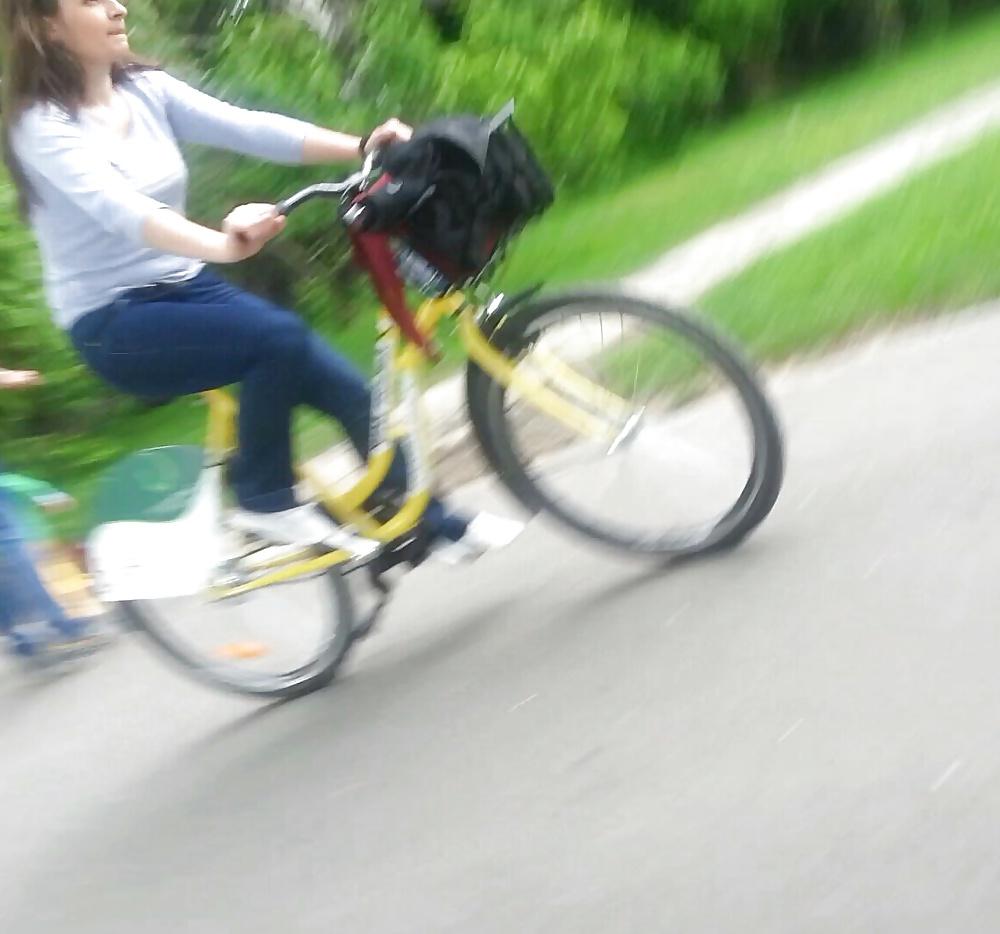 25P Spy sexy women in bicycle romanian
