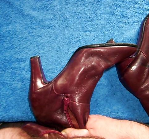 25P Vintage leather boots