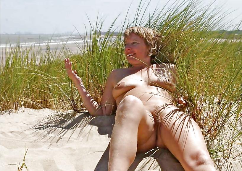25P Favorite Beach Babes 20