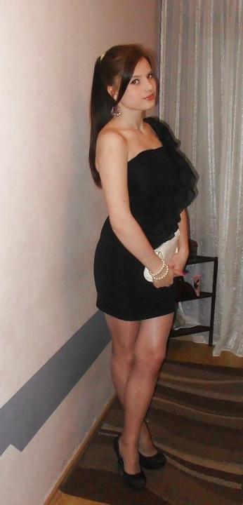 25P Teen babes in mini dresses