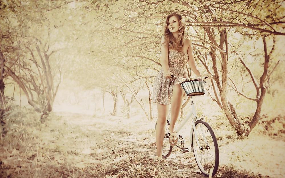 20P Random Babes & Bikes 