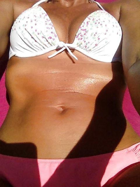 25P Self shot American mom