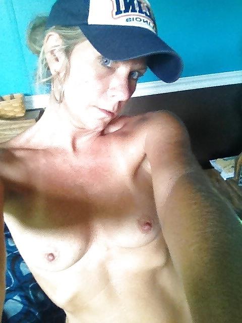 25P Self shot American mom