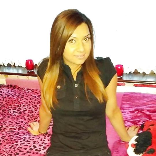 25P American Paki Milf Visiting UK Hot