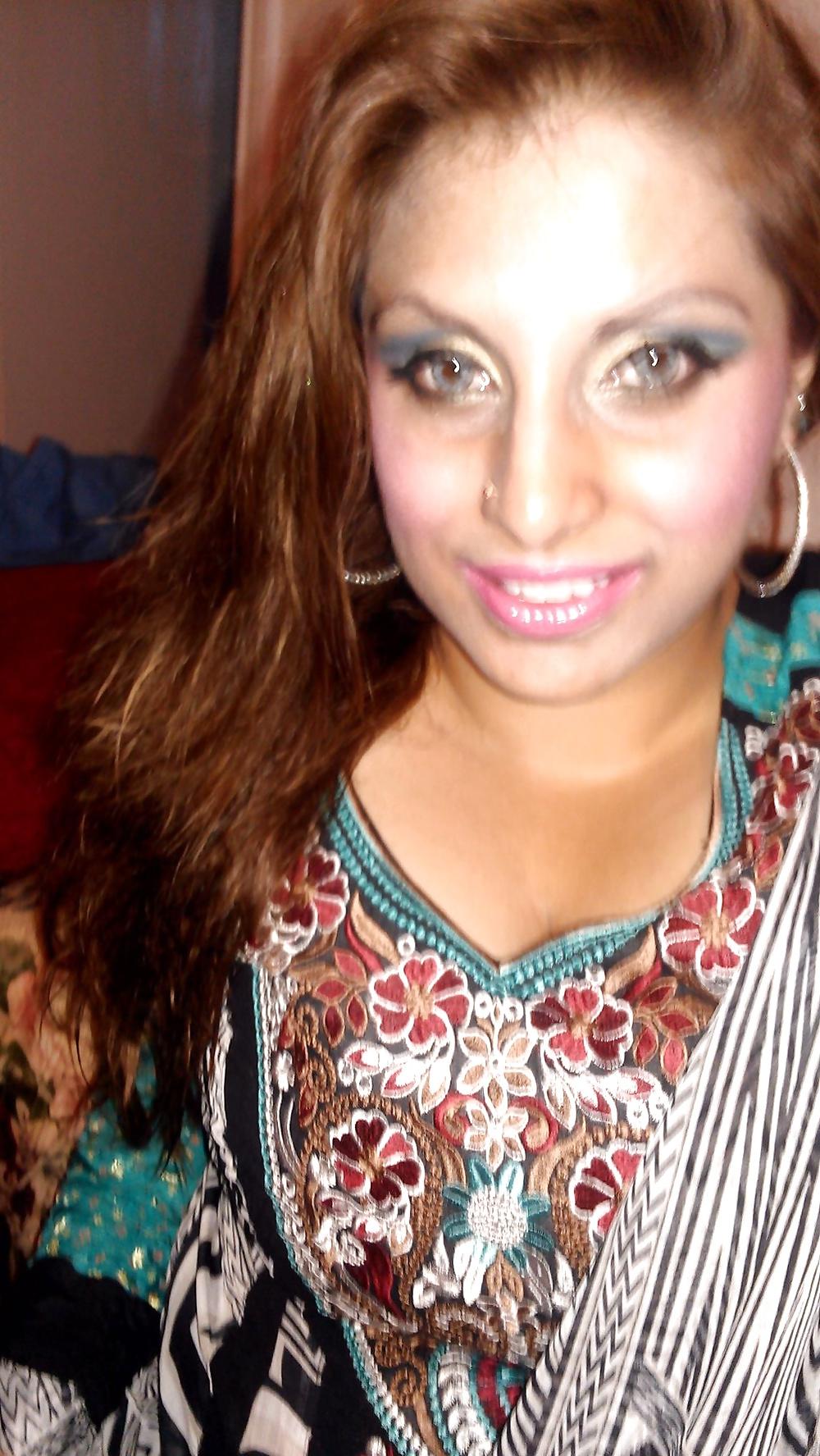 25P American Paki Milf Visiting UK Hot