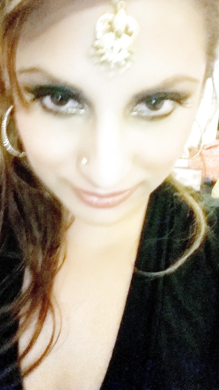 25P American Paki Milf Visiting UK Hot
