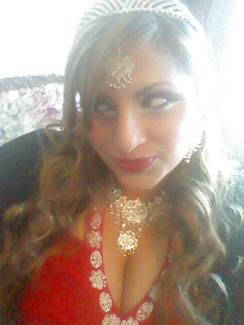 25P American Paki Milf Visiting UK Hot