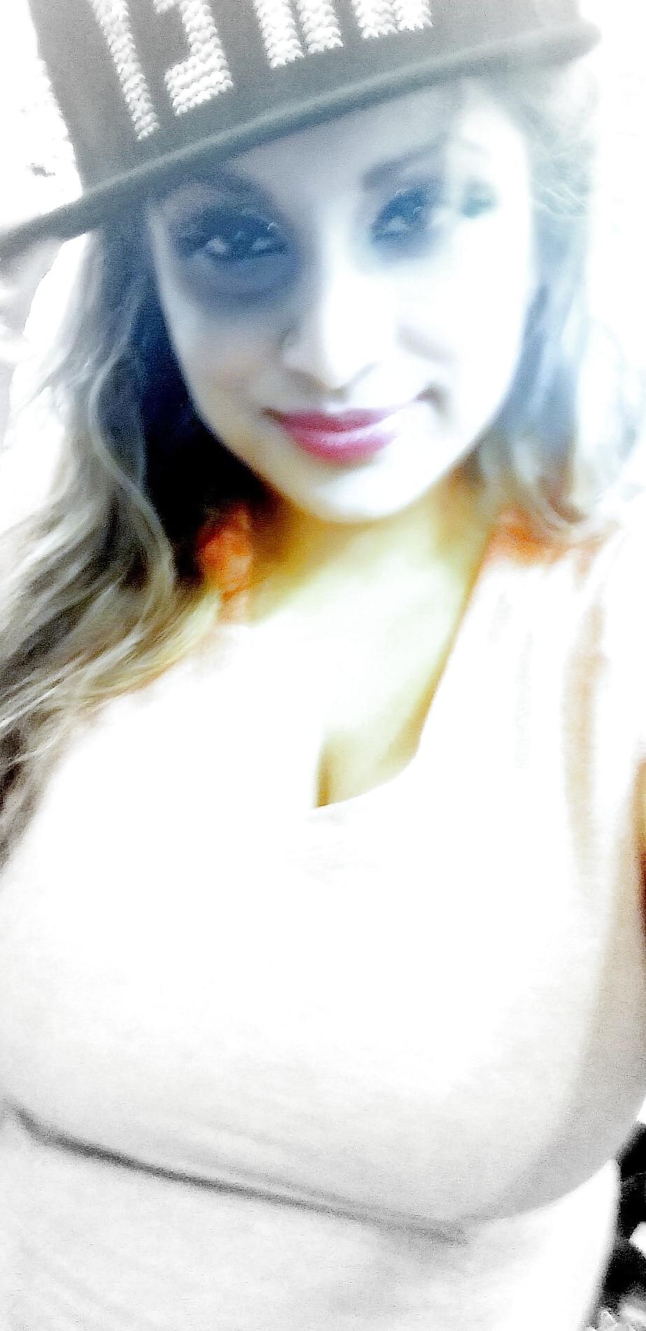 25P American Paki Milf Visiting UK Hot