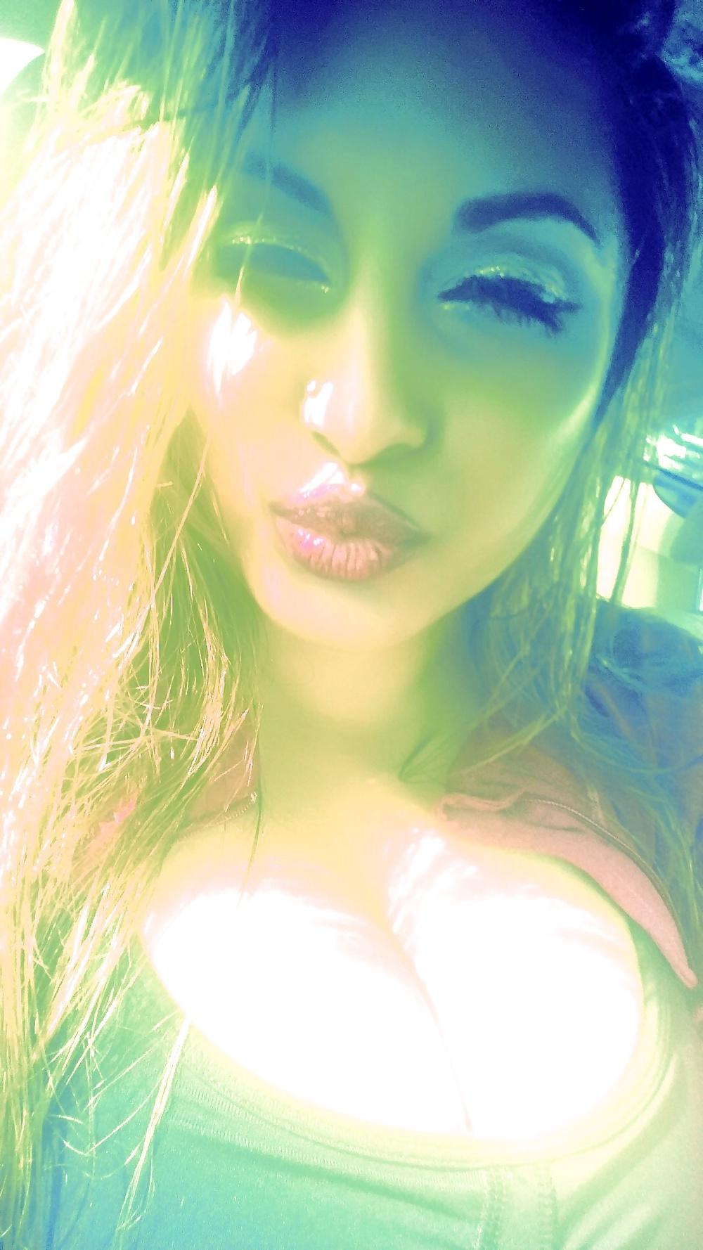 25P American Paki Milf Visiting UK Hot