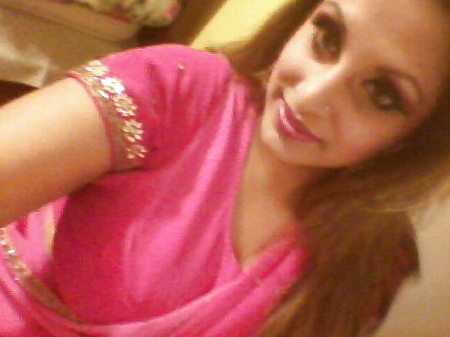 25P American Paki Milf Visiting UK Hot