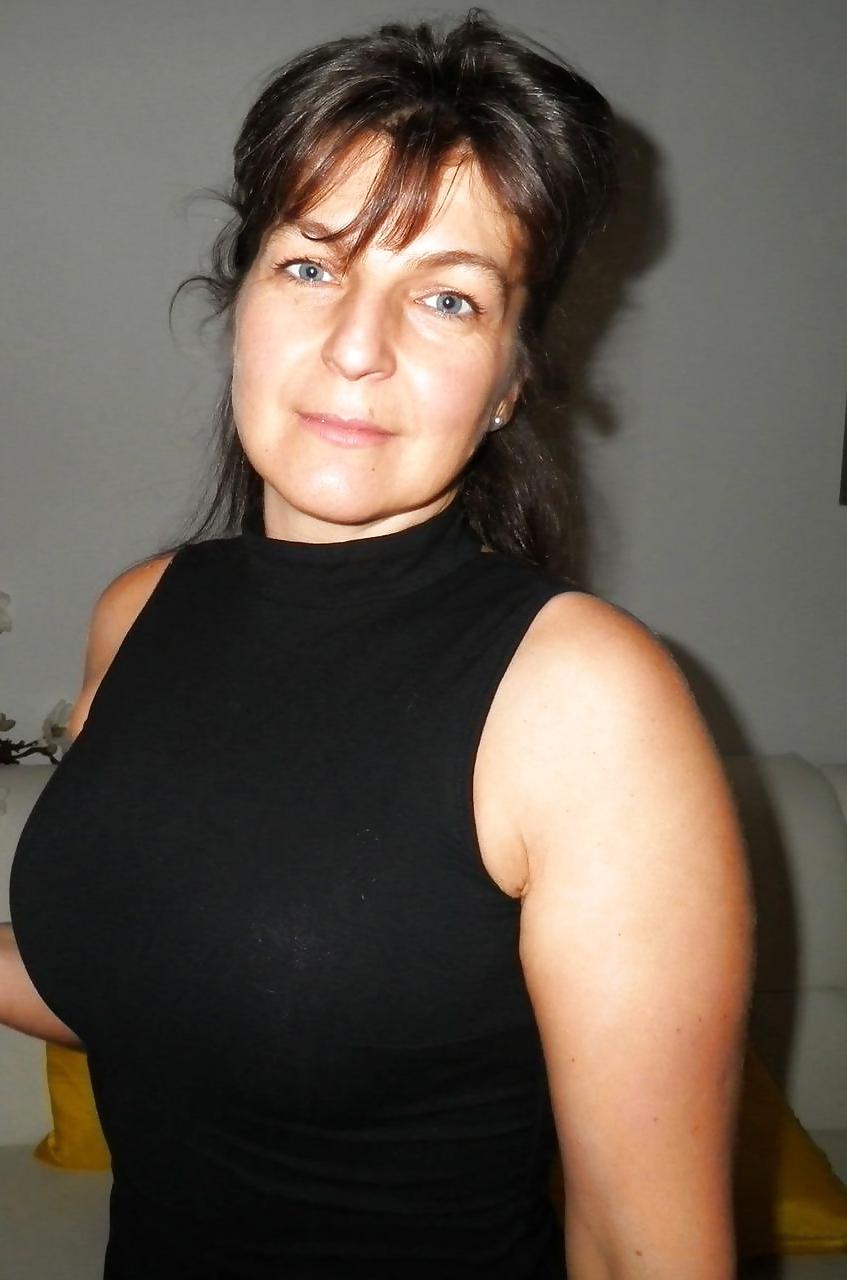 25P Big tits MILF