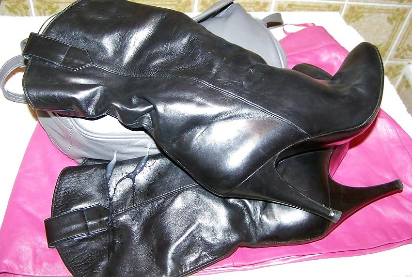 13P Leather boots, skirt and handbag