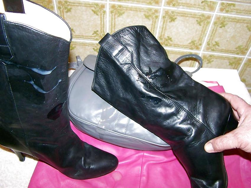 13P Leather boots, skirt and handbag