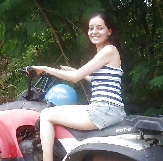 25P Hot Indian Girs.... Jerkable