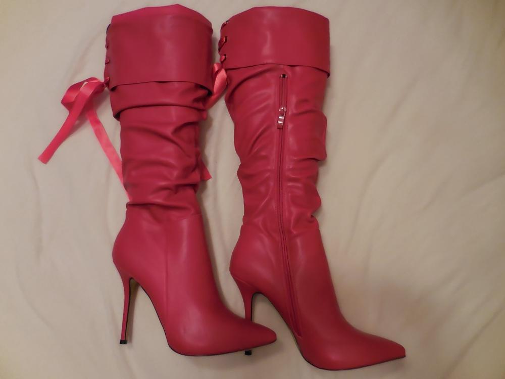 19P Cum on red boots