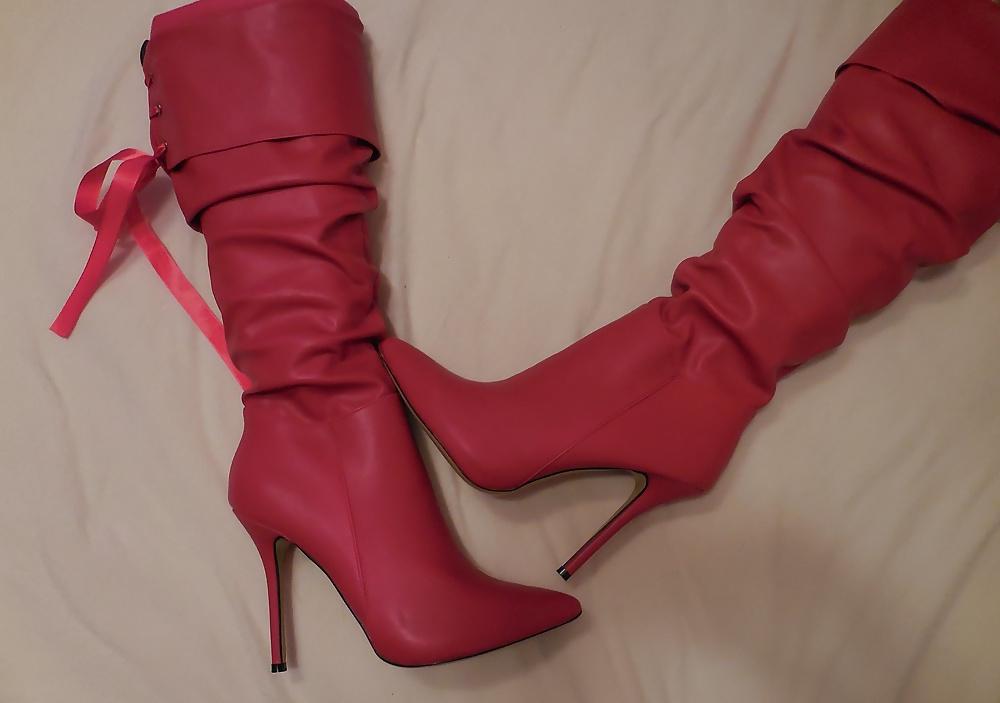 19P Cum on red boots