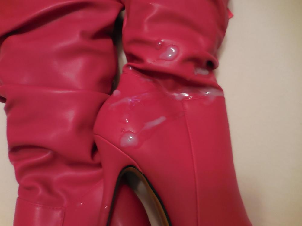 19P Cum on red boots