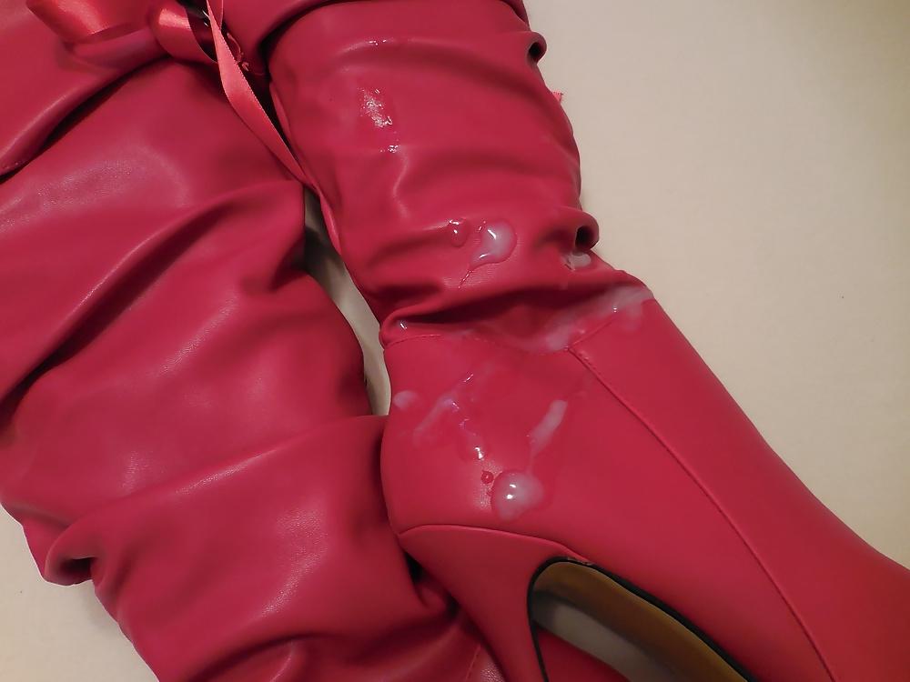 19P Cum on red boots