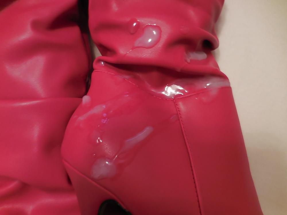 19P Cum on red boots