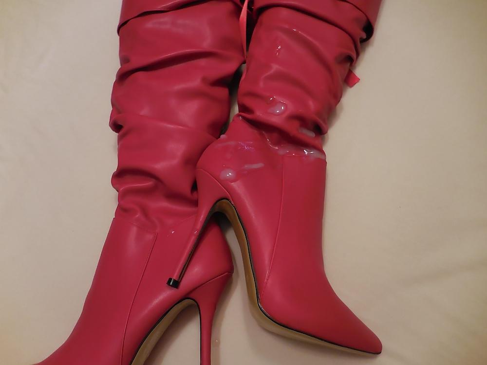 19P Cum on red boots