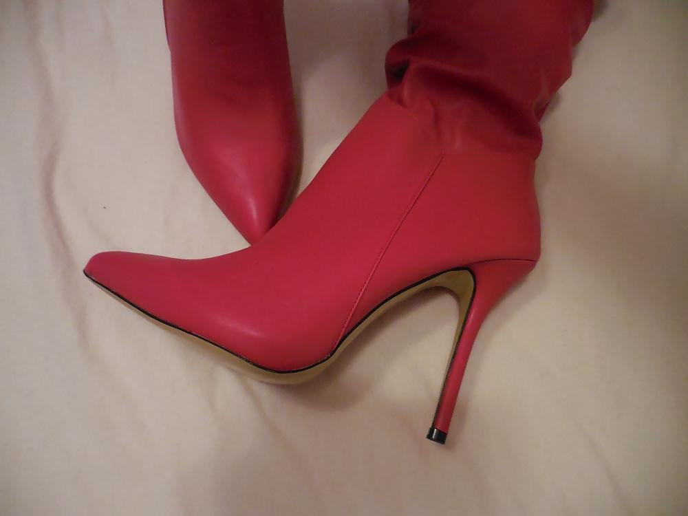 19P Cum on red boots