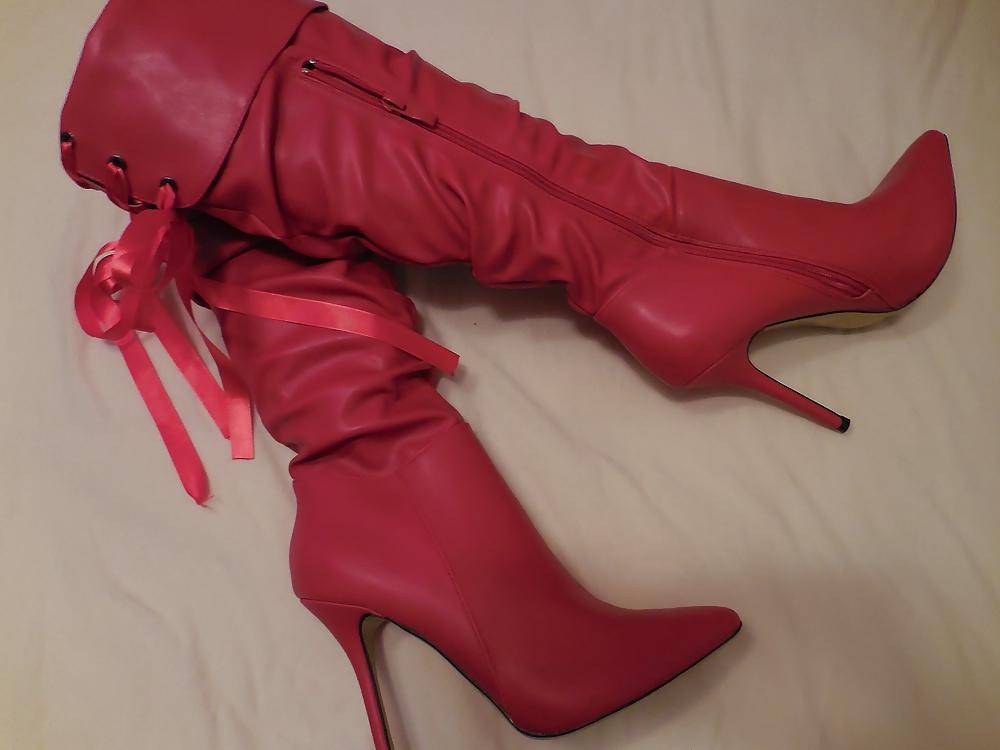 19P Cum on red boots