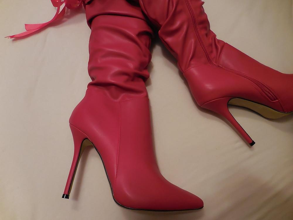 19P Cum on red boots