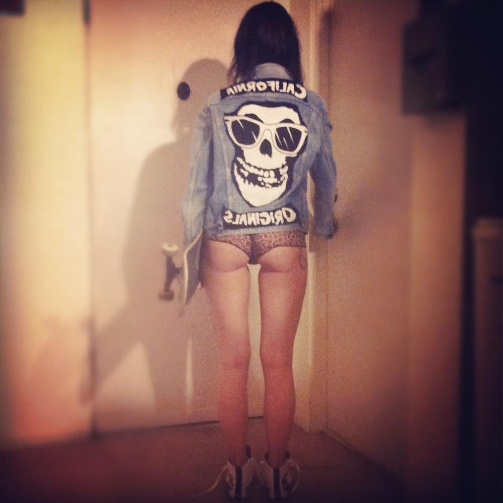 25P Emo goth punk girl