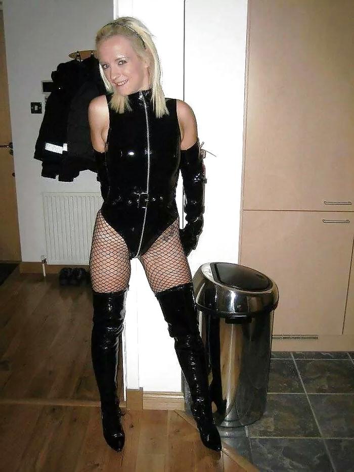 21P Moms, teens in latex ,pvc and boots upload from helle