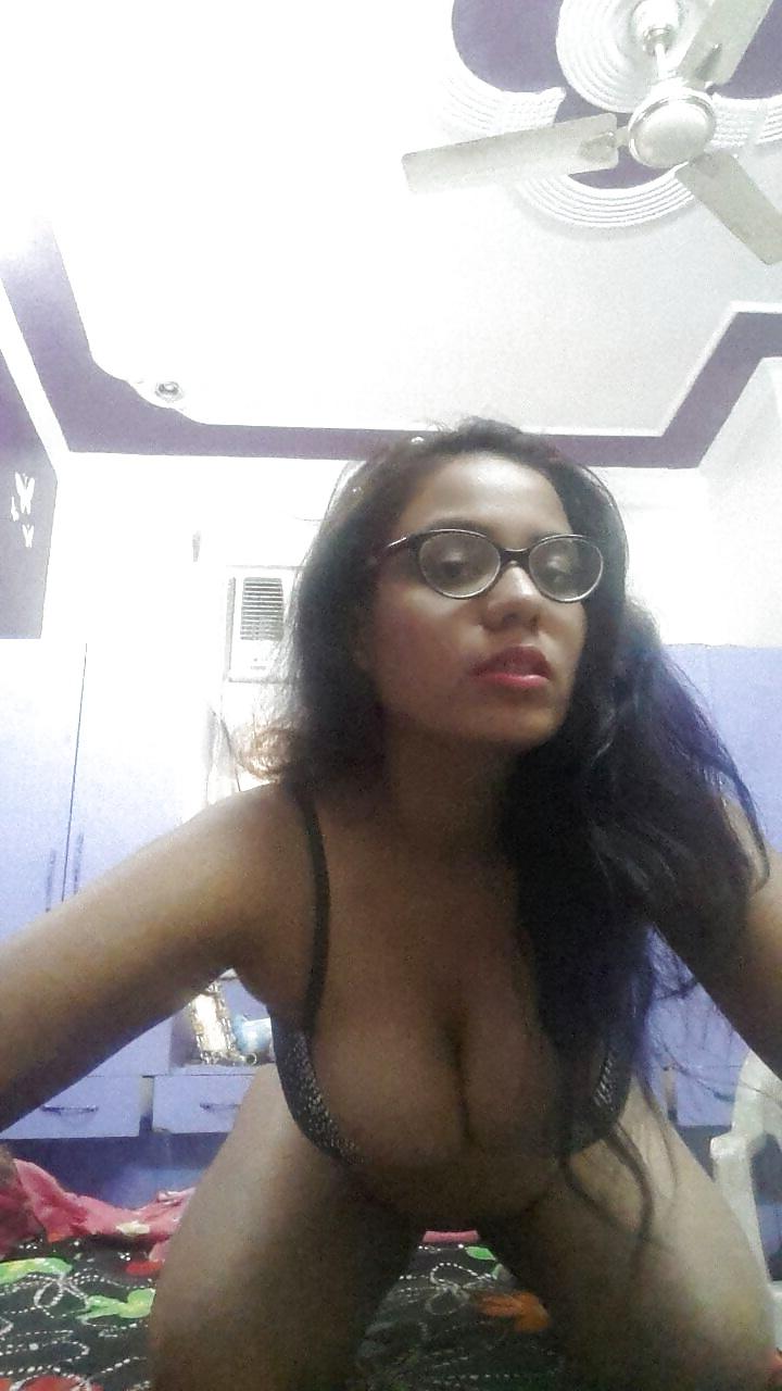 5P Indian pornstar Simmy-K shoots.