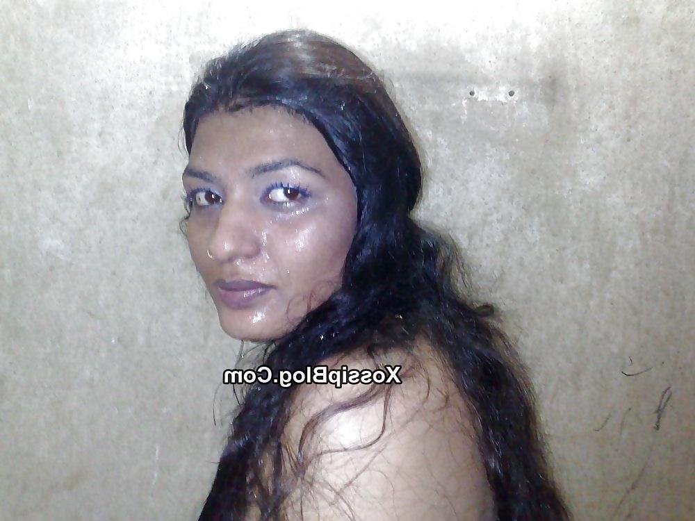 24P Desi indian slut's big boobs and pussy