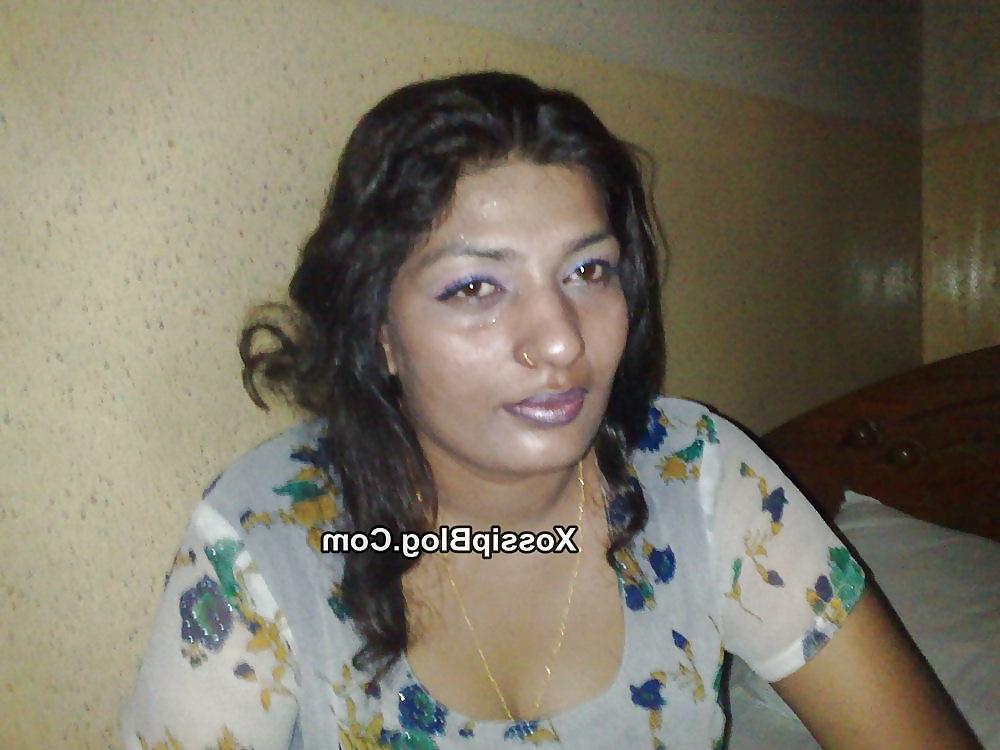 24P Desi indian slut's big boobs and pussy