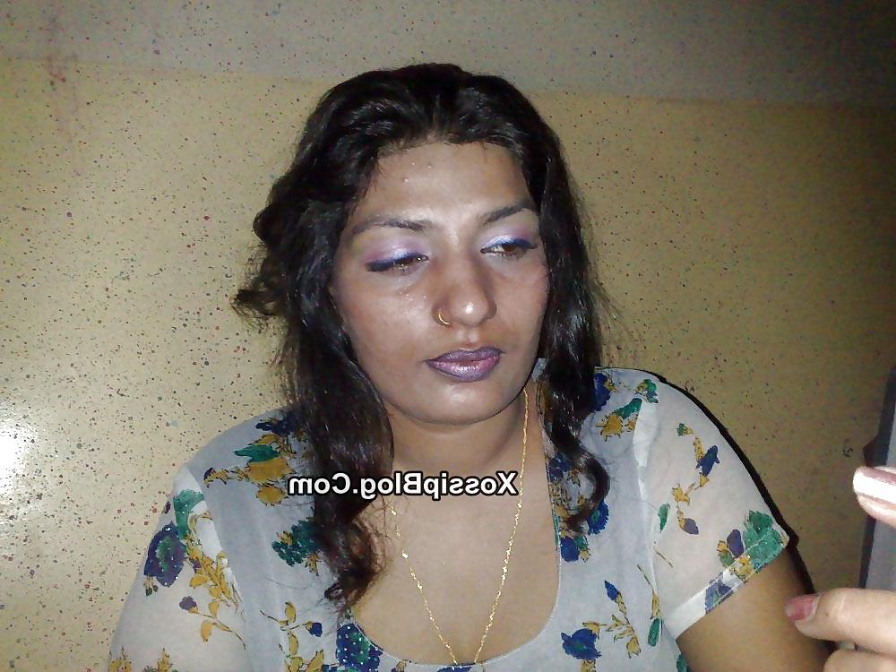 24P Desi indian slut's big boobs and pussy