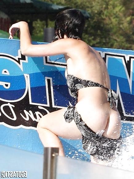 25P Ass crack of celebs