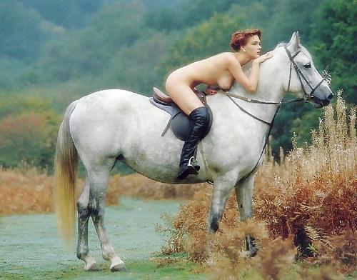 25P Babes On Horses